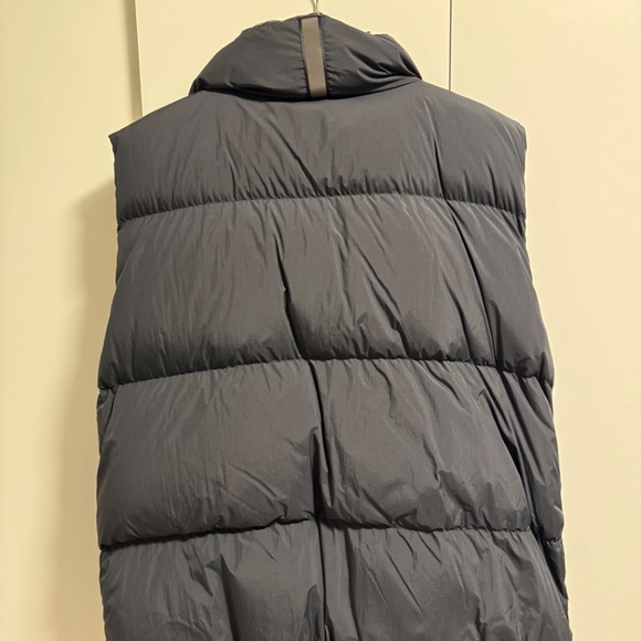 Canada Goose Men’s Everett Down Vest - Picture 2 of 6